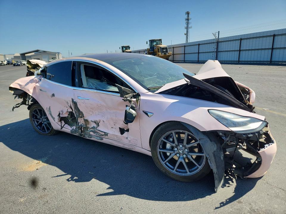 58951306 :رقم المزاد ، 5YJ3E1EAXJF158631 vin ، 2018 Tesla Model 3 مزاد بيع