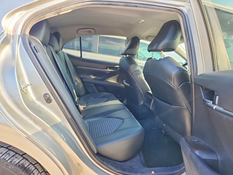 56739186 :رقم المزاد ، 4T1G11AK5MU452988 vin ، 2021 Toyota Camry مزاد بيع