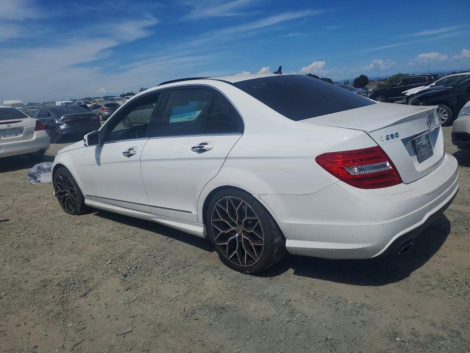 2013 Mercedes-benz C მანქანა იყიდება აუქციონზე, vin: WDDGF4HB6DR271338, აუქციონის ნომერი: 85606125
