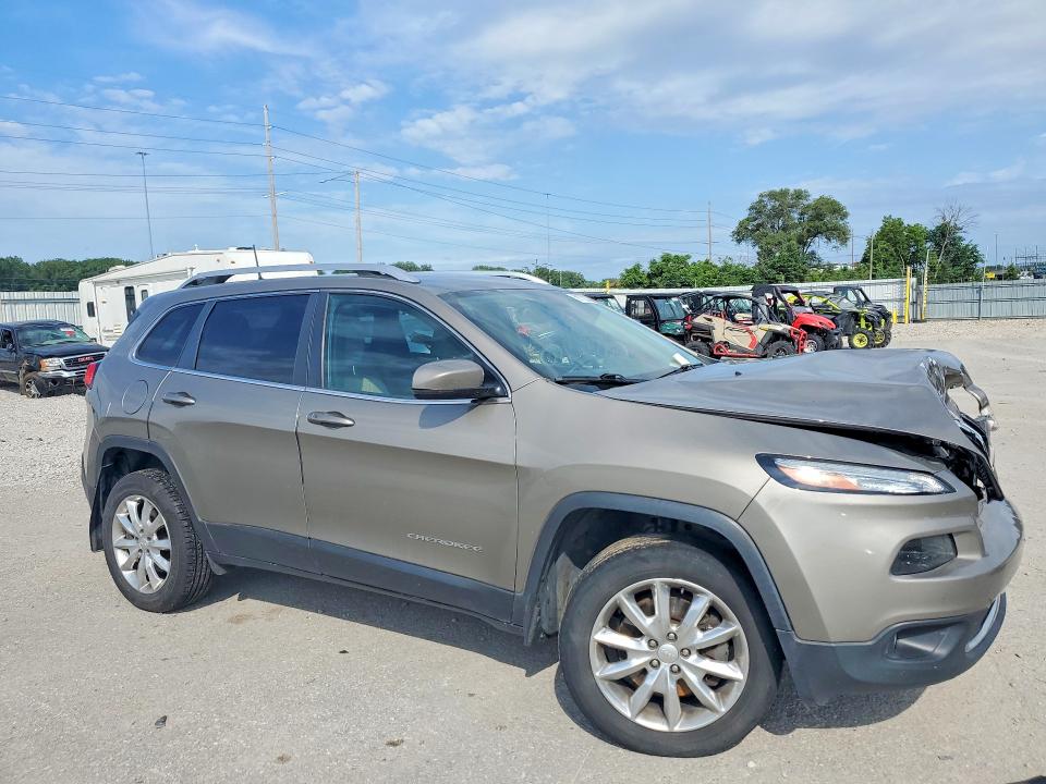 58722026 :رقم المزاد ، 1C4PJMDS3HW618646 vin ، 2017 Jeep Cherokee مزاد بيع