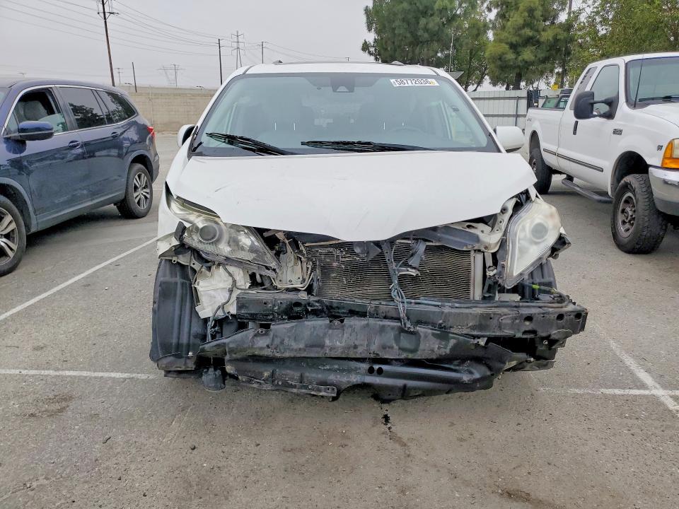58772036 :رقم المزاد ، 5TDYZ3DC2KS966431 vin ، 2019 Toyota Sienna مزاد بيع
