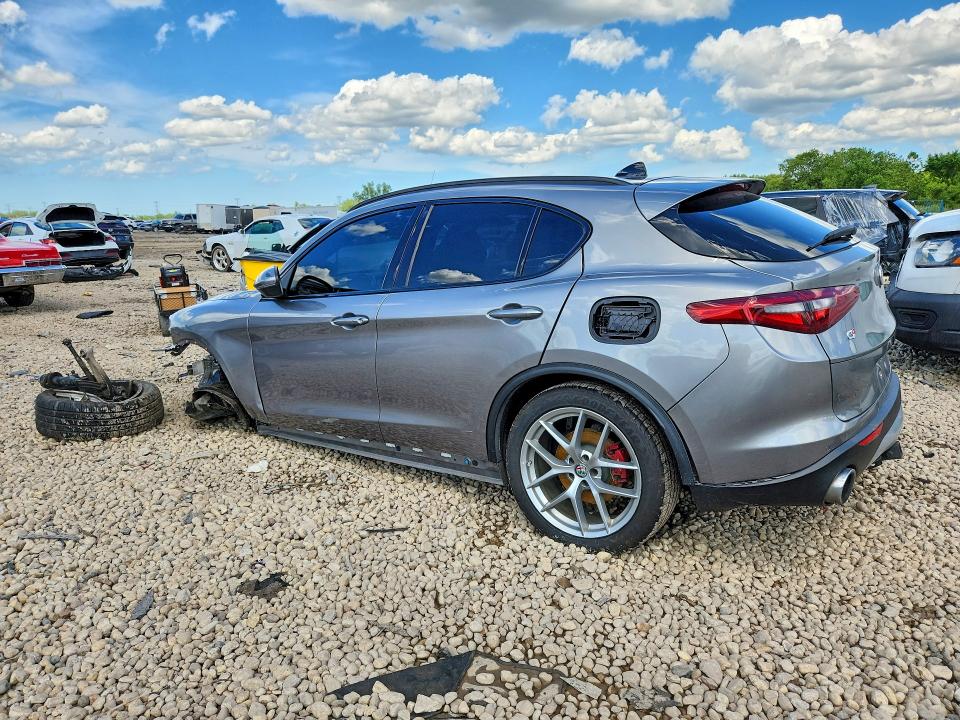 58633006 :رقم المزاد ، ZASFAKNN3J7C10647 vin ، 2018 Alfa Romeo Stelvio مزاد بيع