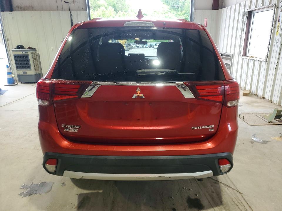 57630936 :رقم المزاد ، JA4AZ3A38JZ014028 vin ، 2018 Mitsubishi Outlander مزاد بيع