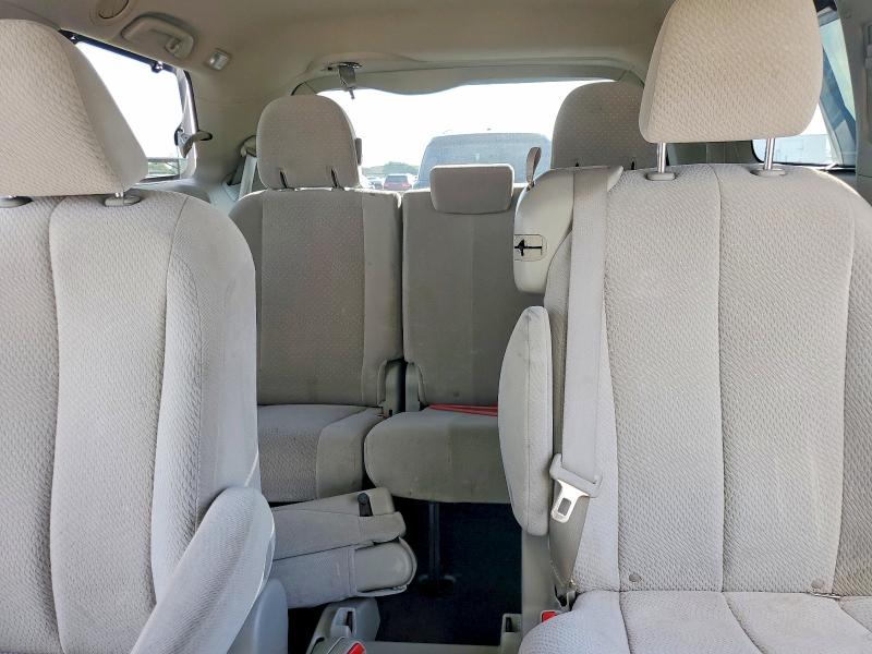 57754616 :رقم المزاد ، 5TDKK3DC4BS005968 vin ، 2011 Toyota Sienna مزاد بيع