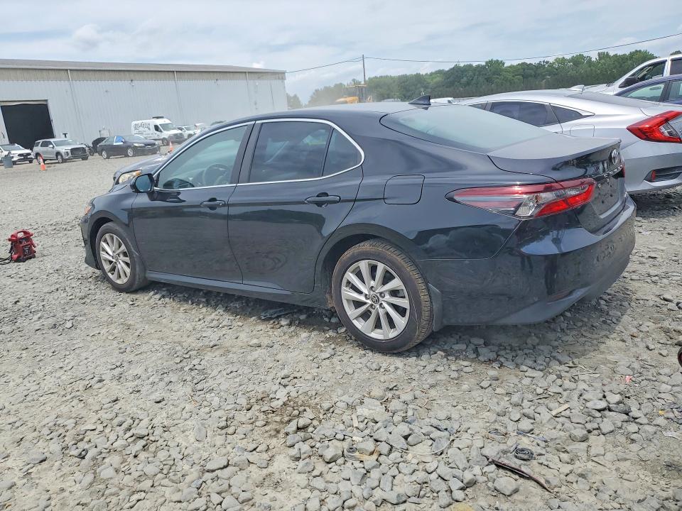 58379436 :رقم المزاد ، 4T1C11AK3NU697465 vin ، 2022 Toyota Camry مزاد بيع