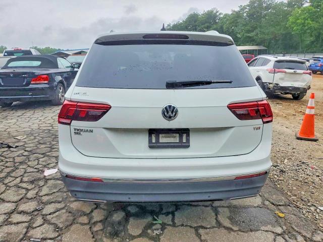 57331156 :رقم المزاد ، 3VV5B7AX5JM090881 vin ، 2018 Volkswagen Tiguan مزاد بيع