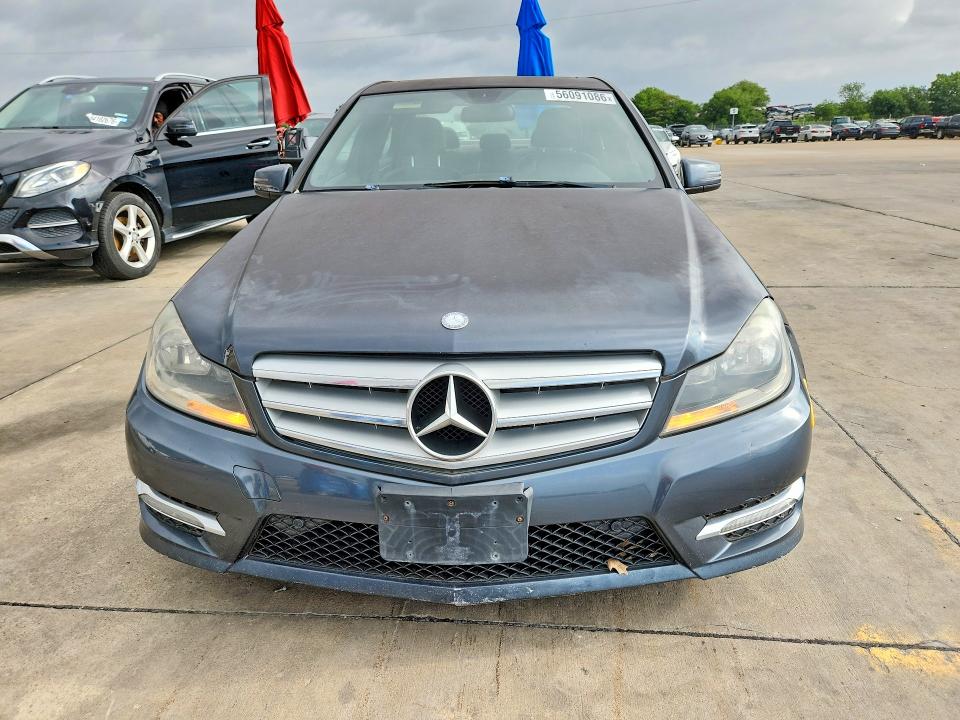 56091086 :رقم المزاد ، WDDGF8AB3DR271282 vin ، 2013 Mercedes-benz C مزاد بيع