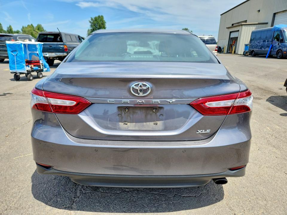 Продаж на аукціоні авто 2018 Toyota Camry, vin: 4T1B11HK5JU120299, номер лоту: 58620986