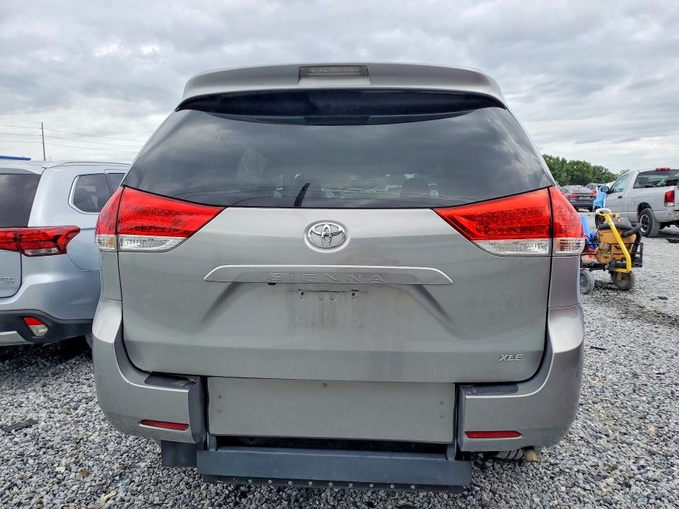 2013 Toyota Sienna მანქანა იყიდება აუქციონზე, vin: 5TDYK3DC6DS328934, აუქციონის ნომერი: 55946146