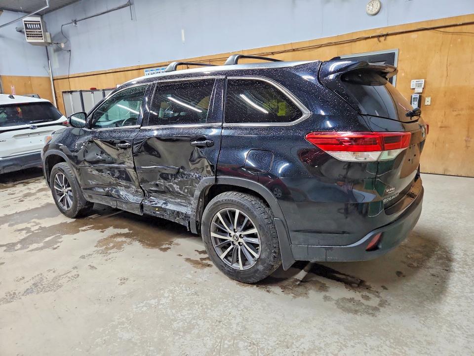 2018 Toyota Highlander მანქანა იყიდება აუქციონზე, vin: 5TDJZRFH4JS523046, აუქციონის ნომერი: 58133936