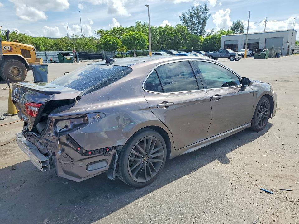 56621756 :رقم المزاد ، 4T1K61AK2NU022350 vin ، 2022 Toyota Camry مزاد بيع