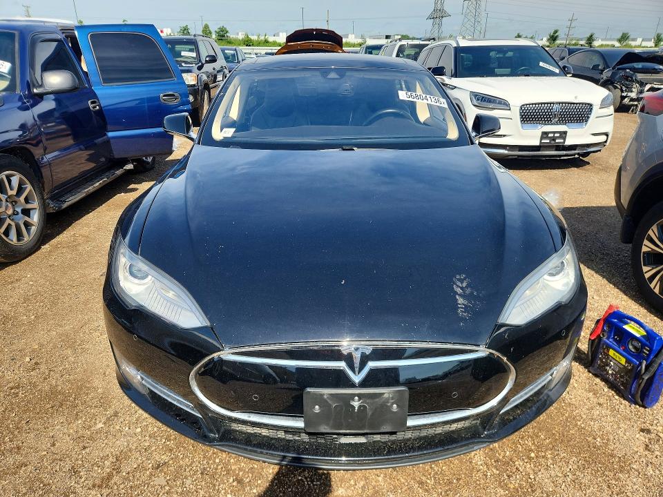 2015 Tesla Model S მანქანა იყიდება აუქციონზე, vin: 5YJSA1H18FF080201, აუქციონის ნომერი: 56804136