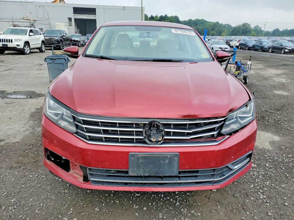 57704276 :رقم المزاد ، 1VWAT7A38HC042744 vin ، 2017 Volkswagen Passat مزاد بيع