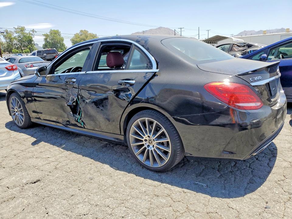 58139826 :رقم المزاد ، WDDWF4JB2JR405215 vin ، 2018 Mercedes-benz C مزاد بيع