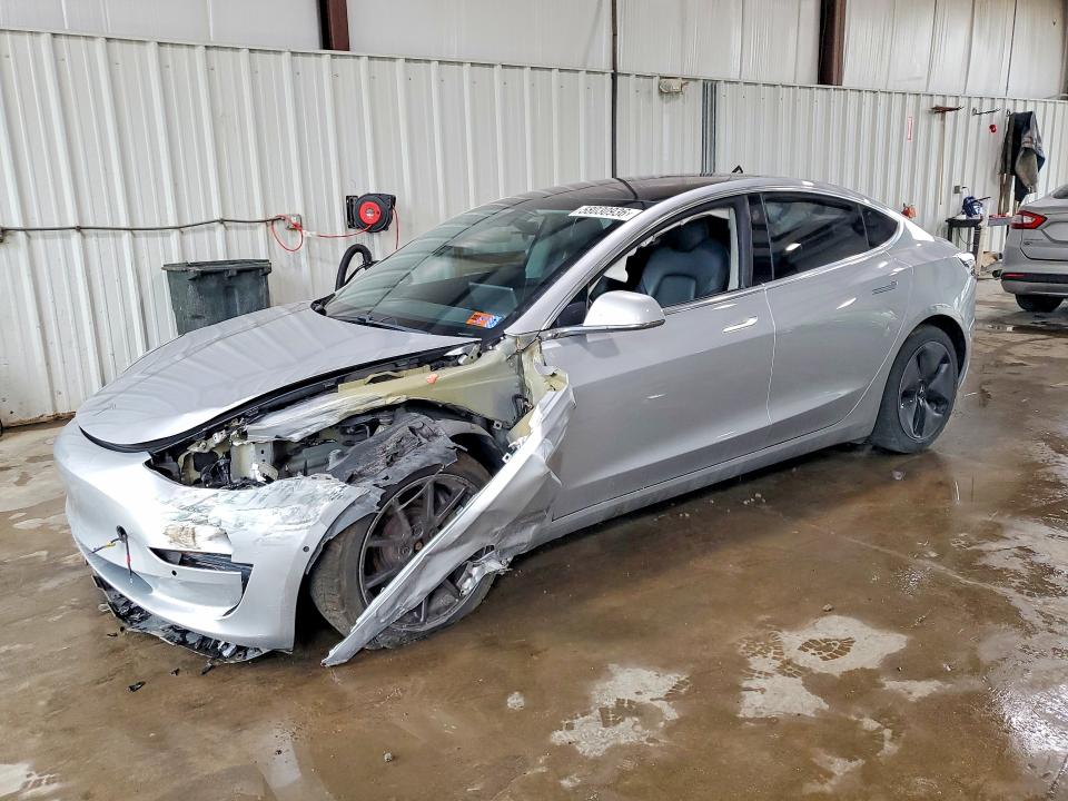 58030936 :رقم المزاد ، 5YJ3E1EB4JF091114 vin ، 2018 Tesla Model 3 مزاد بيع