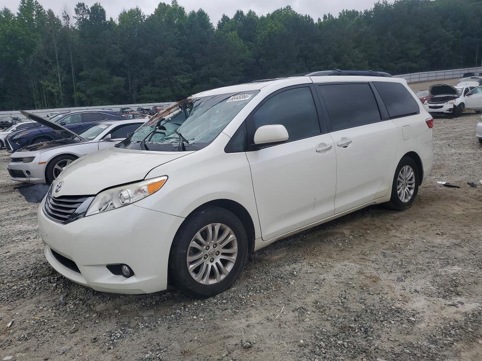 56449366 :رقم المزاد ، 5TDYK3DCXFS570497 vin ، 2015 Toyota Sienna مزاد بيع