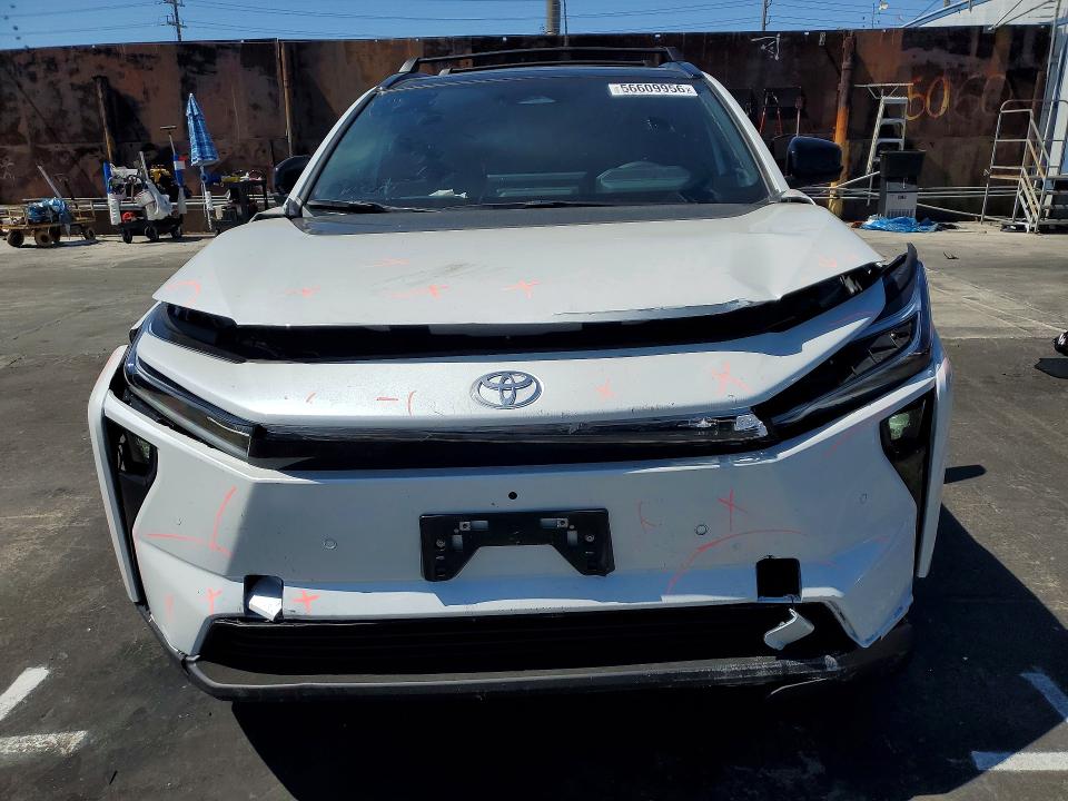 56609956 :رقم المزاد ، JTMBDAFB5TA008122 vin ، 2026 Toyota Bz مزاد بيع