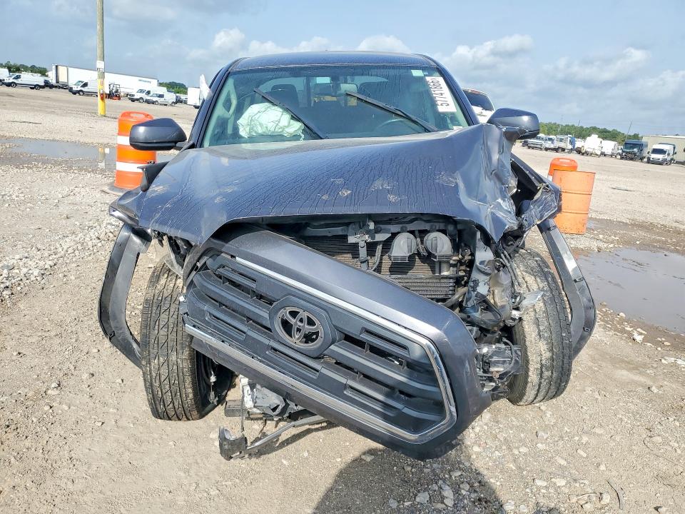 57741866 :رقم المزاد ، 5TFAZ5CN3HX053213 vin ، 2017 Toyota Tacoma مزاد بيع