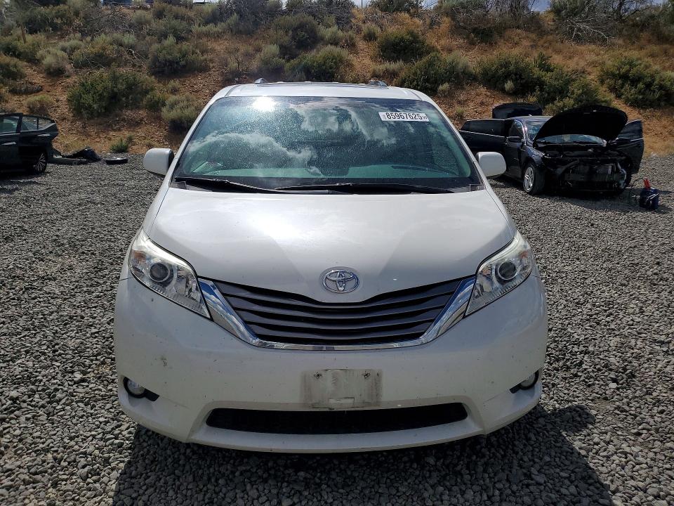 Продажа на аукционе авто 2017 Toyota Sienna, vin: 5TDDZ3DC2HS183102, номер лота: 85967625