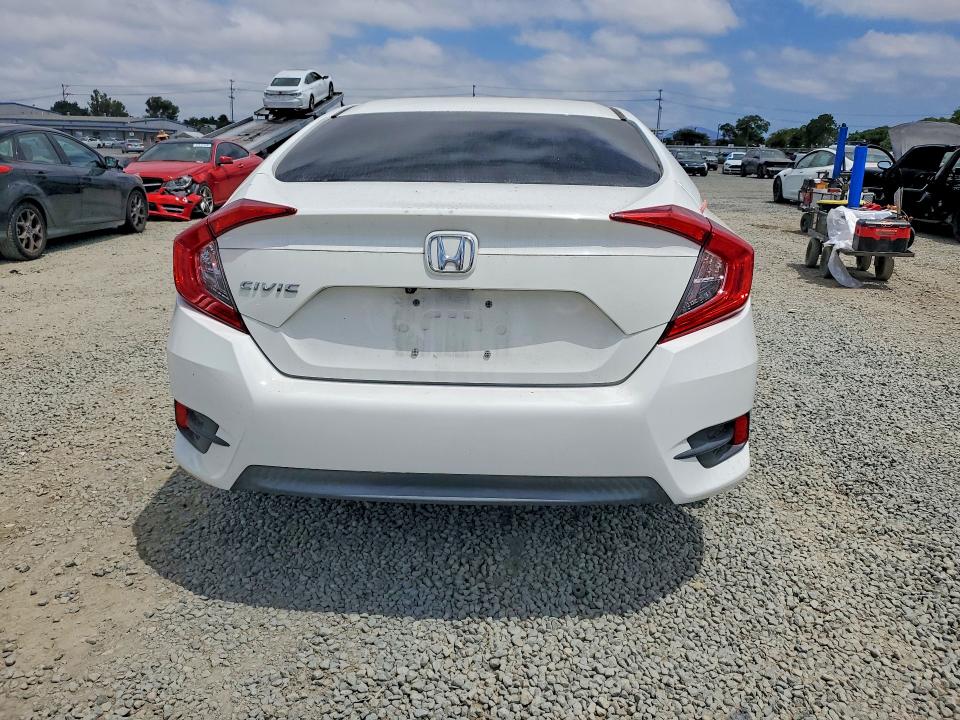 58112626 :رقم المزاد ، 2HGFC2F55JH564273 vin ، 2018 Honda Civic مزاد بيع