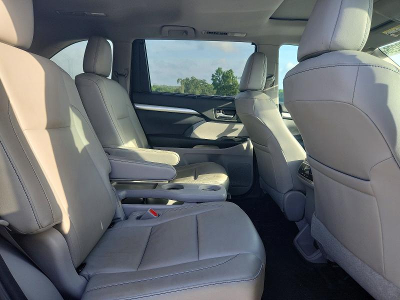 Продаж на аукціоні авто 2018 Toyota Highlander, vin: 5TDJZRFH5JS525064, номер лоту: 55870296