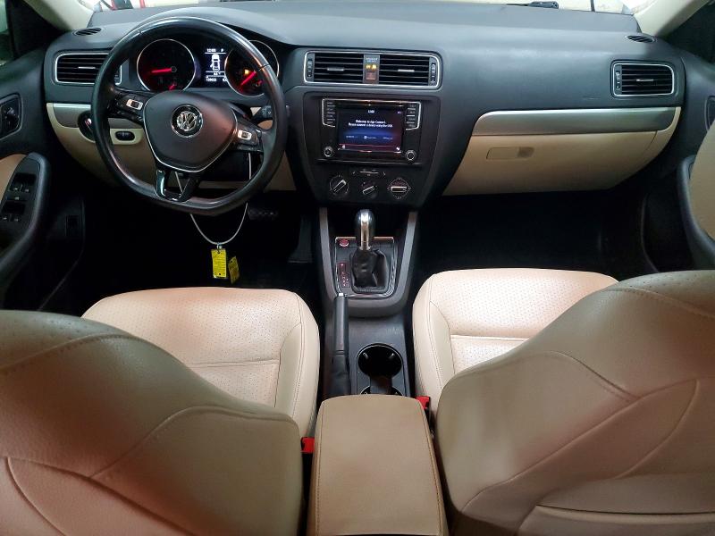 57141636 :رقم المزاد ، 3VWDB7AJ5HM327124 vin ، 2017 Volkswagen Jetta مزاد بيع