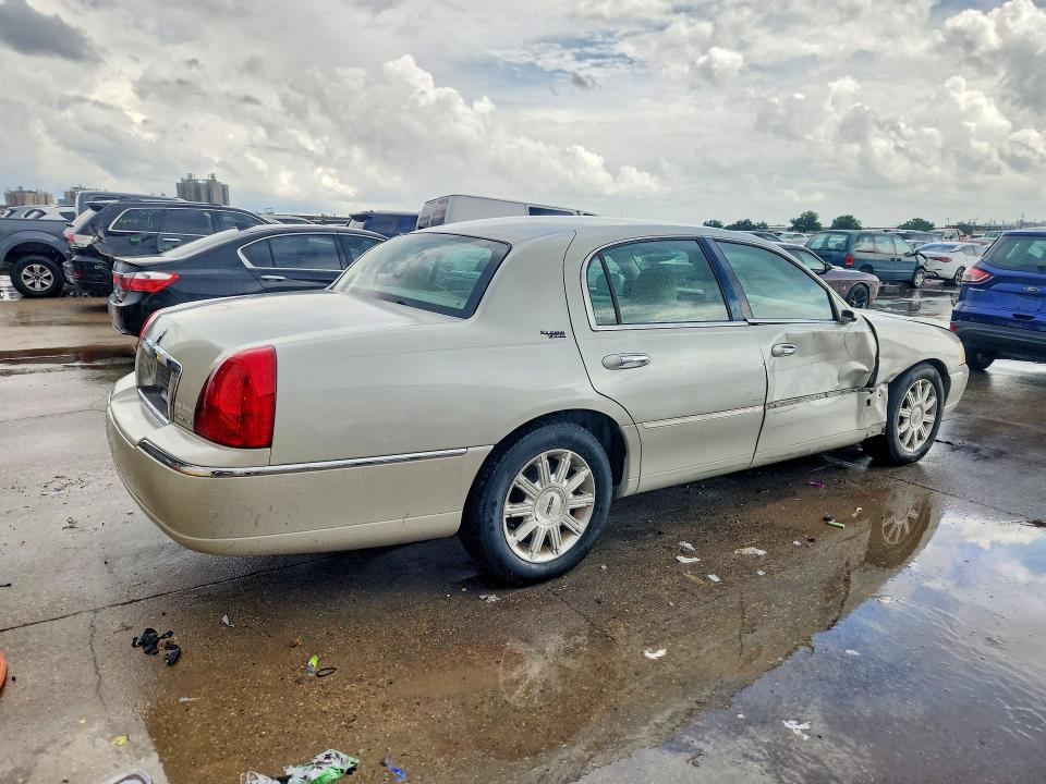 57414096 :رقم المزاد ، 1LNHM82V96Y620737 vin ، 2006 Lincoln Town Car مزاد بيع