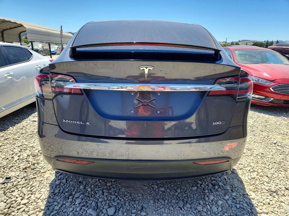 58939126 :رقم المزاد ، 5YJXCBE22JF091383 vin ، 2018 Tesla Model X مزاد بيع