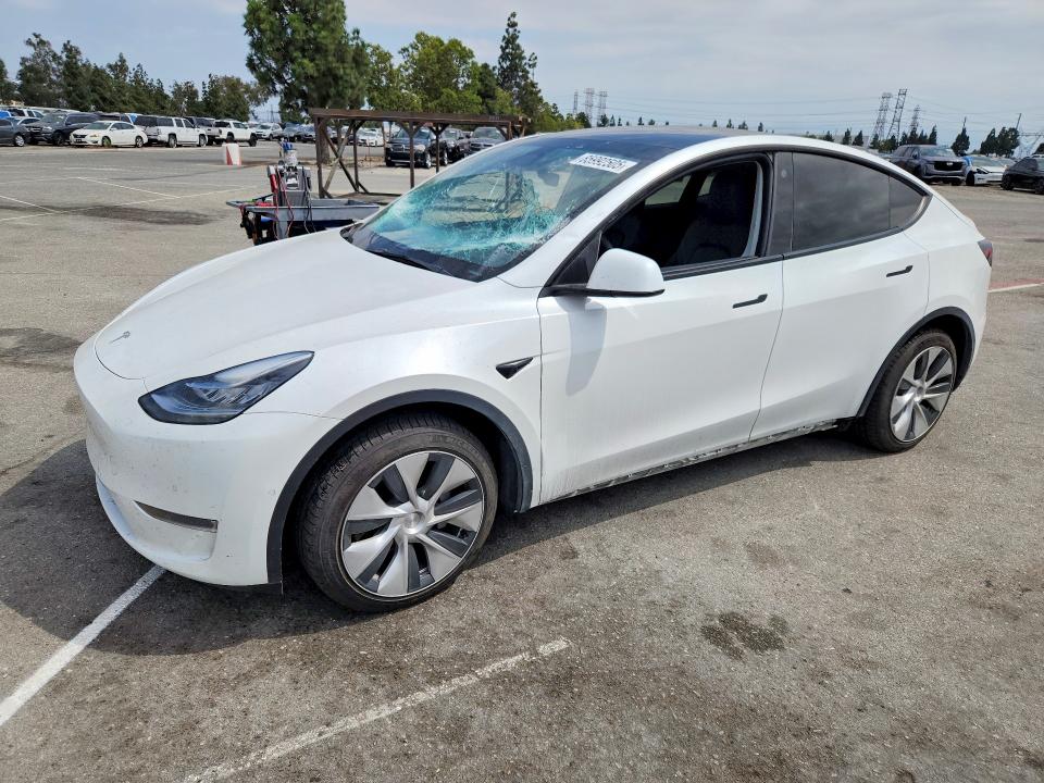 Auction sale of the 2022 Tesla Model Y, vin: 7SAYGDEE8NF327641, lot number: 85992505