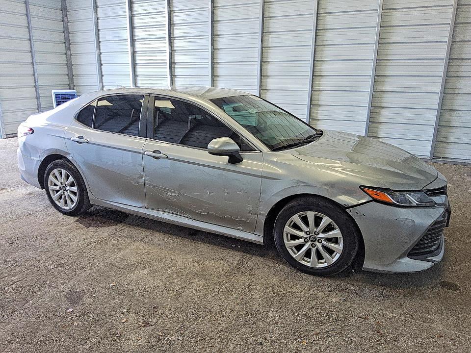 56164386 :رقم المزاد ، 4T1B11HK7KU791491 vin ، 2019 Toyota Camry مزاد بيع