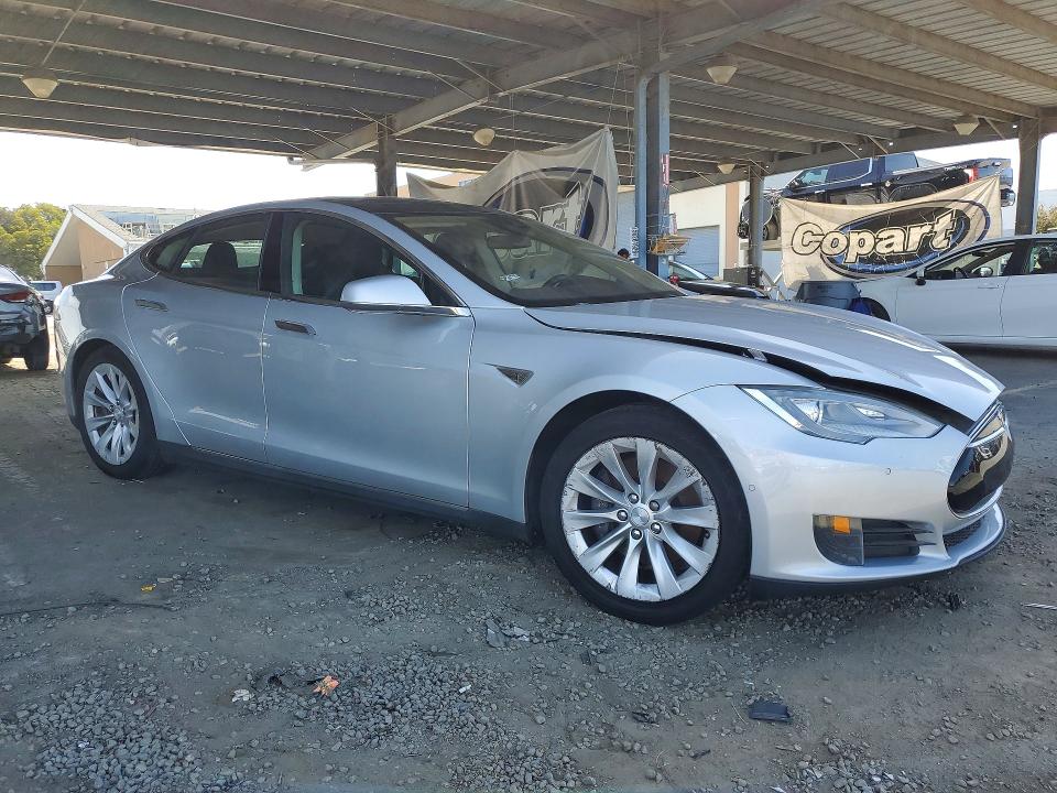 56377926 :رقم المزاد ، 5YJSA1E16FF116097 vin ، 2015 Tesla Model S مزاد بيع
