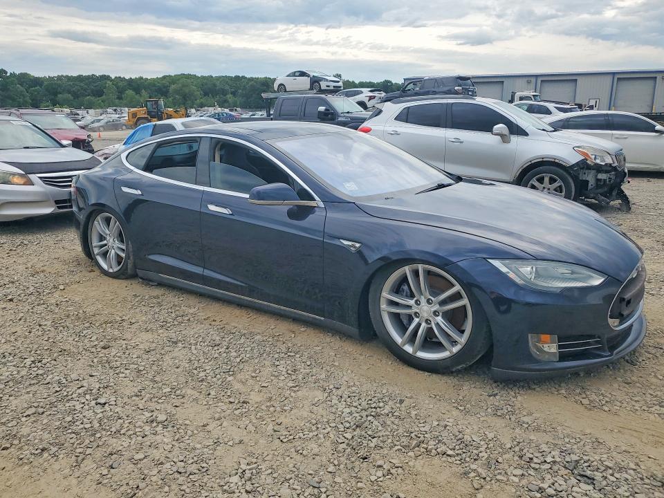 2013 Tesla Model S მანქანა იყიდება აუქციონზე, vin: 5YJSA1CG8DFP04863, აუქციონის ნომერი: 58301586