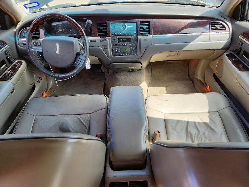 Продаж на аукціоні авто 2006 Lincoln Town Car, vin: 1LNHM83V36Y647334, номер лоту: 56809926