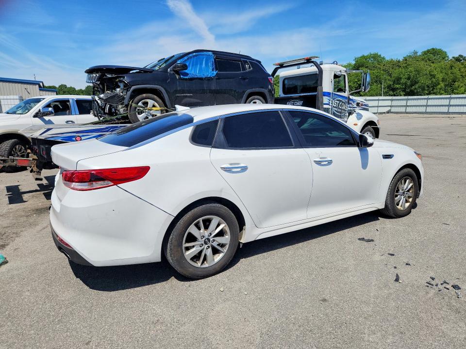 56630146 :رقم المزاد ، 5XXGT4L38HG166215 vin ، 2017 Kia Optima مزاد بيع