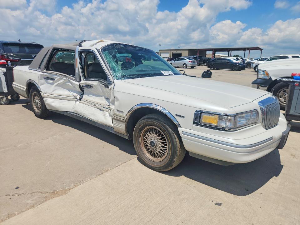 1997 Lincoln Town Car მანქანა იყიდება აუქციონზე, vin: 1LNLM82W3VY617608, აუქციონის ნომერი: 56793916