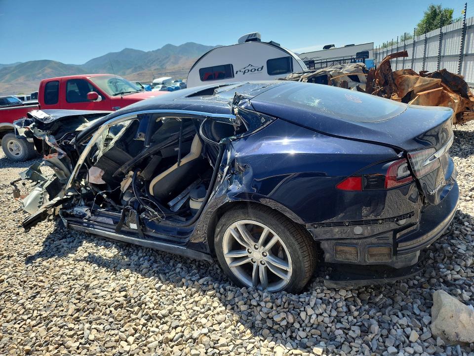 Продажа на аукционе авто 2014 Tesla Model S, vin: 5YJSA1H19EFP33469, номер лота: 92464525