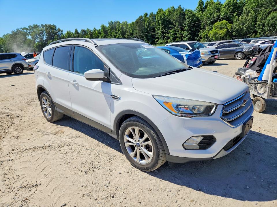 55966886 :رقم المزاد ، 1FMCU0GD7JUA18818 vin ، 2018 Ford Escape مزاد بيع