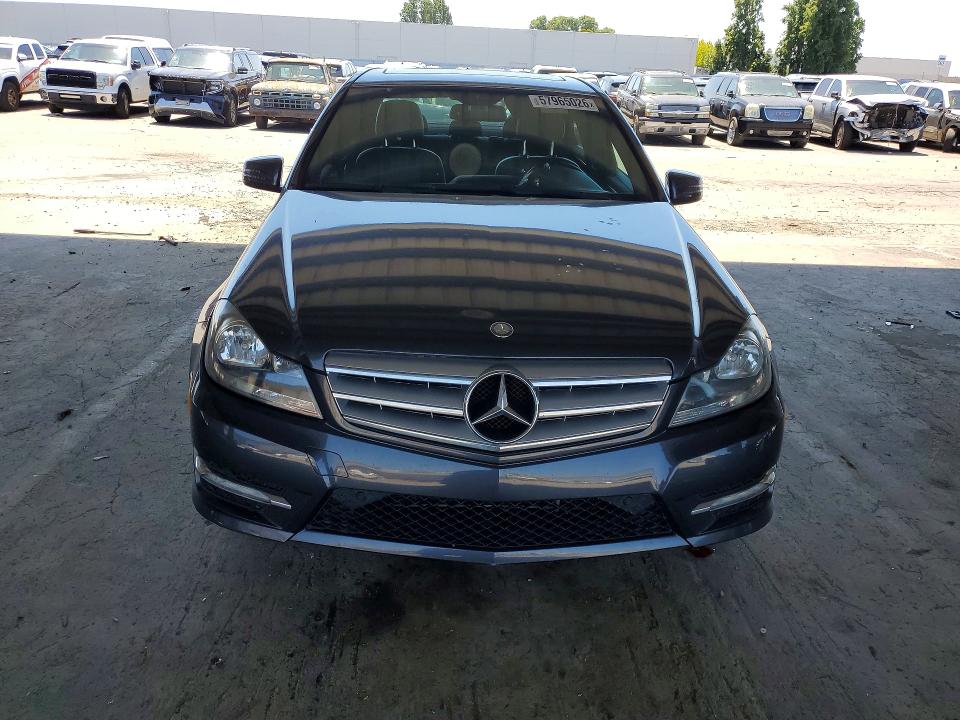 57965026 :رقم المزاد ، WDDGF8AB6DR273320 vin ، 2013 Mercedes-benz C مزاد بيع