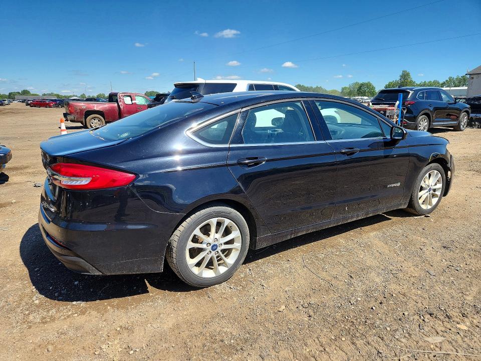 57150786 :رقم المزاد ، 3FA6P0LUXKR180729 vin ، 2019 Ford Fusion مزاد بيع