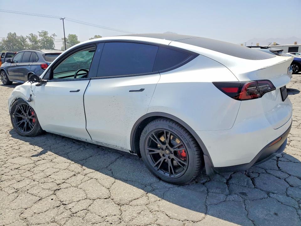 57495156 :رقم المزاد ، 7SAYGDEE9NF354346 vin ، 2022 Tesla Model Y مزاد بيع