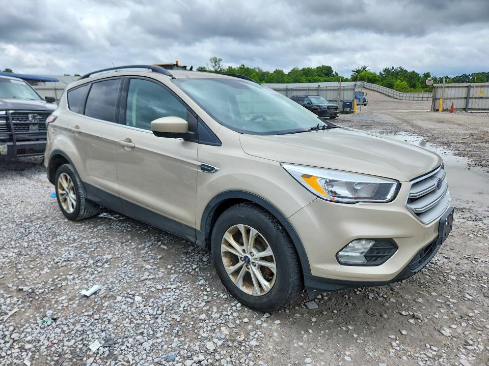 57896046 :رقم المزاد ، 1FMCU0GD0JUB88809 vin ، 2018 Ford Escape مزاد بيع