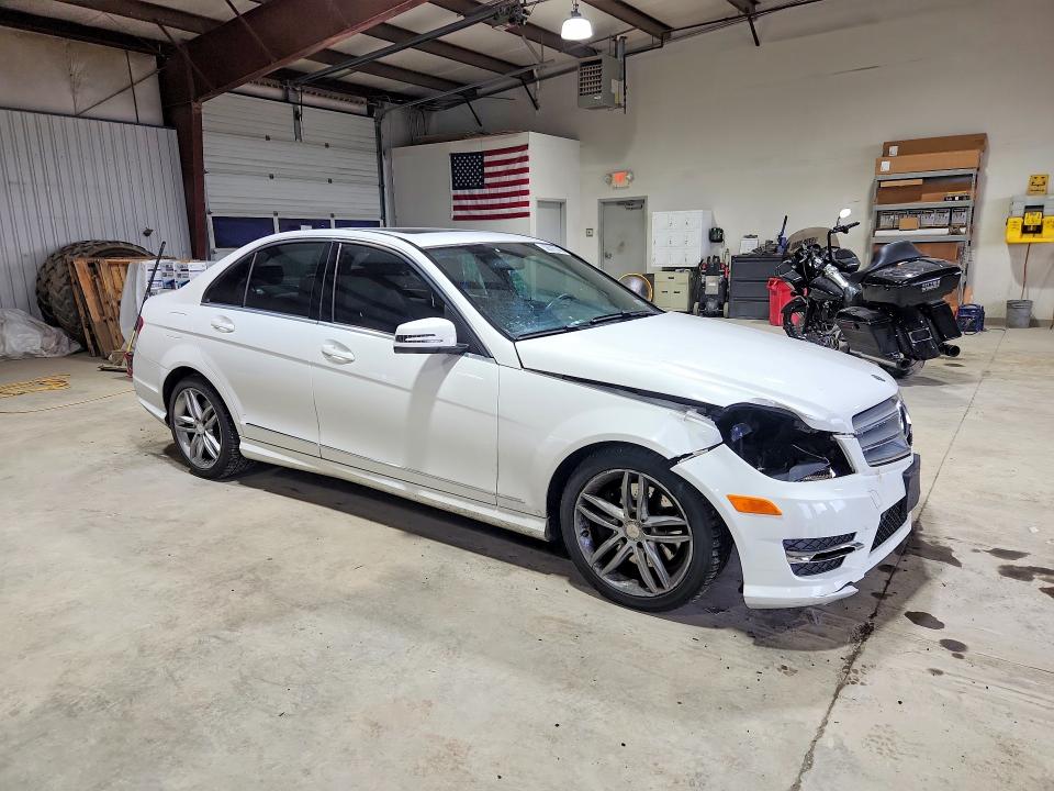 2013 Mercedes-benz C მანქანა იყიდება აუქციონზე, vin: WDDGF8AB4DR295607, აუქციონის ნომერი: 58075746