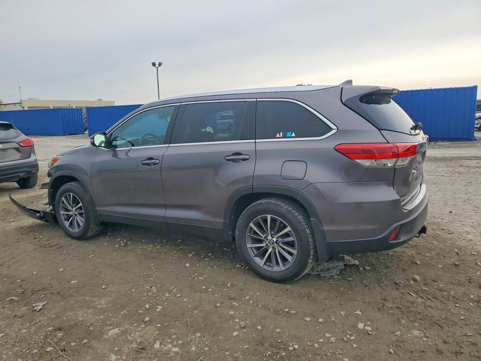 Продажа на аукционе авто 2019 Toyota Highlander, vin: 5TDJZRFH5KS942086, номер лота: 57689496