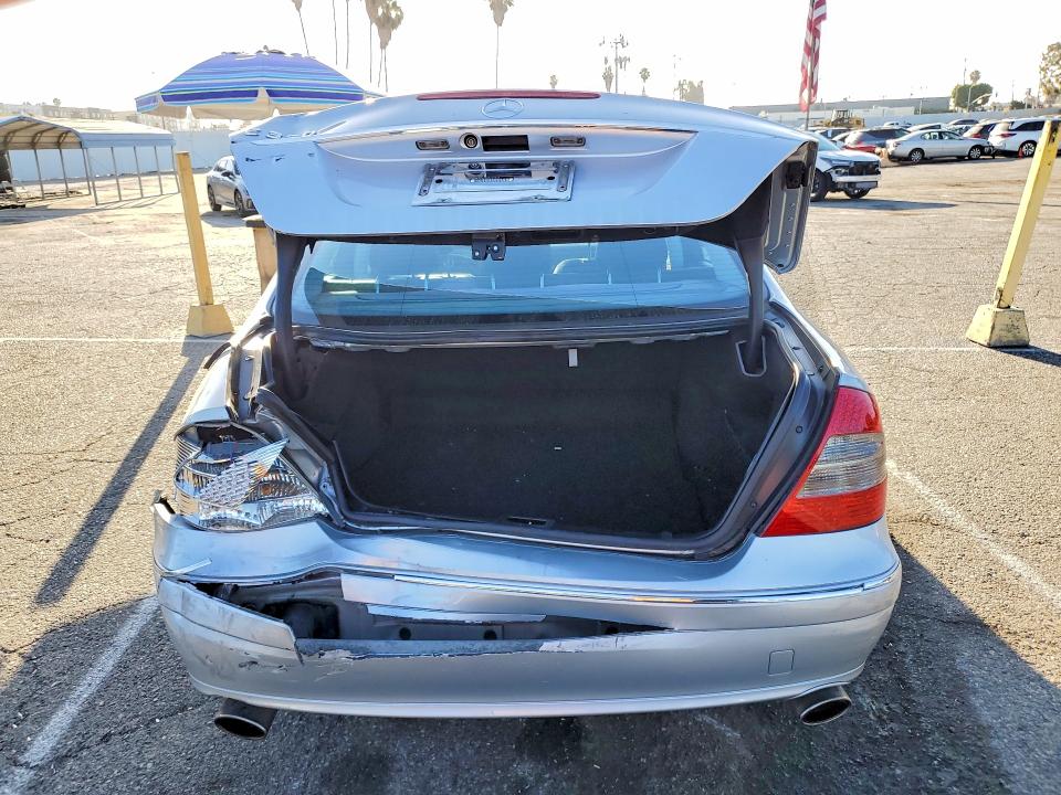 2008 Mercedes-benz E მანქანა იყიდება აუქციონზე, vin: WDBUF56X98B228885, აუქციონის ნომერი: 56173376