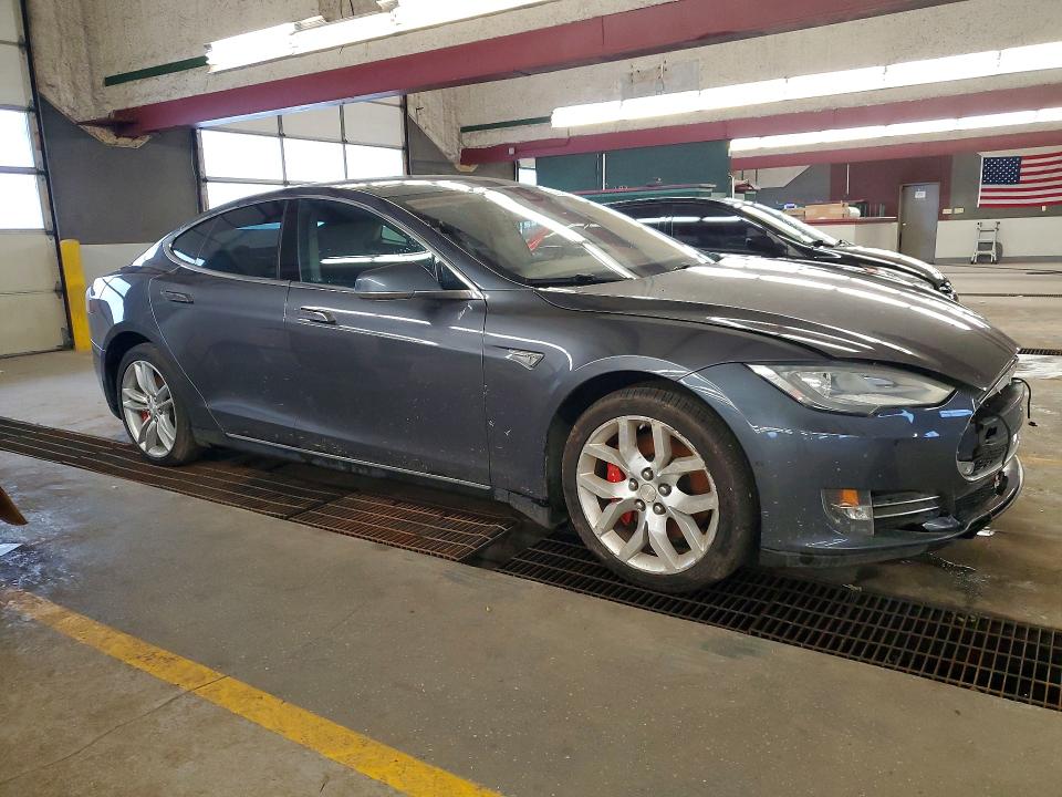 57662866 :رقم المزاد ، 5YJSA1H18EFP54149 vin ، 2014 Tesla Model S مزاد بيع