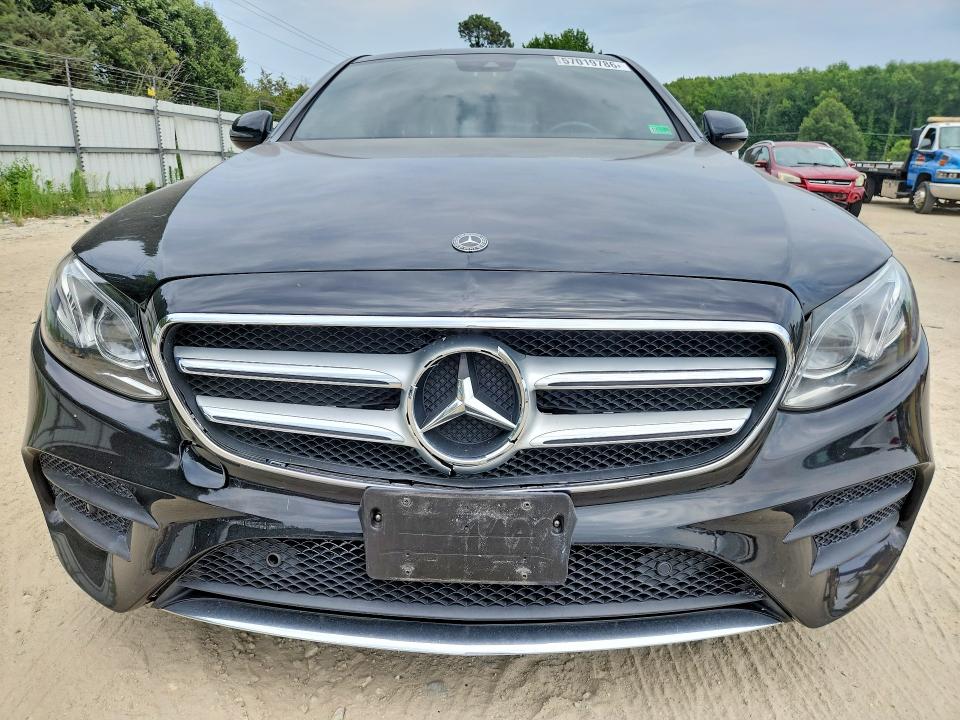 57019786 :رقم المزاد ، WDDZF4KB8JA379312 vin ، 2018 Mercedes-benz E مزاد بيع