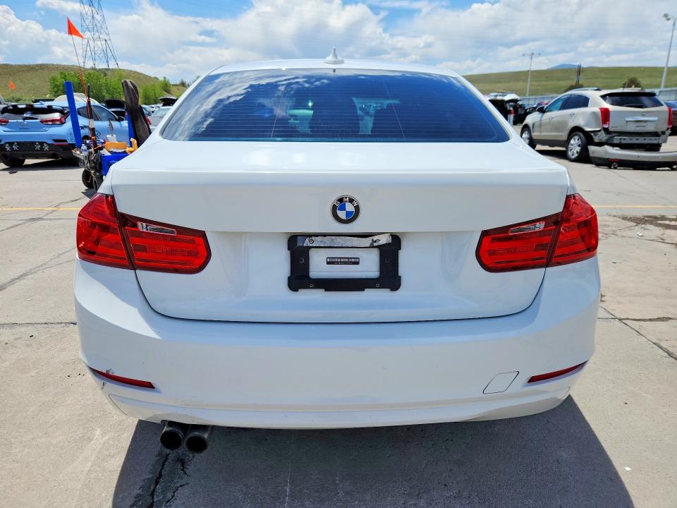 2015 Bmw 328 მანქანა იყიდება აუქციონზე, vin: WBA3B3G57FNT17695, აუქციონის ნომერი: 56367346