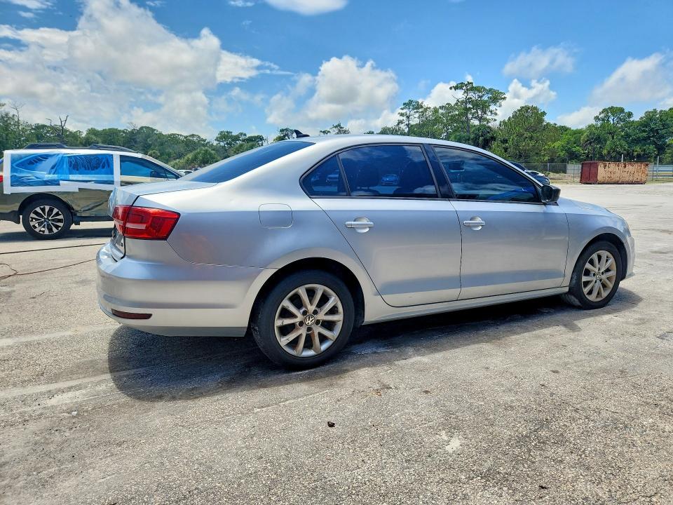 57008916 :رقم المزاد ، 3VWD17AJ7FM250563 vin ، 2015 Volkswagen Jetta مزاد بيع
