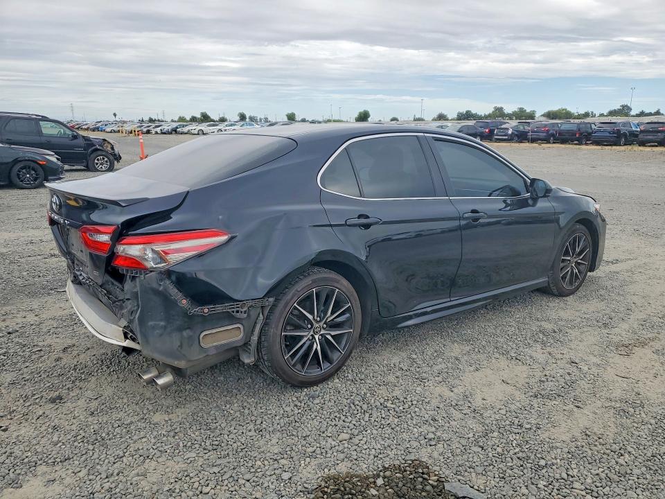 56646276 :رقم المزاد ، JTNB11HKXJ3007468 vin ، 2018 Toyota Camry مزاد بيع