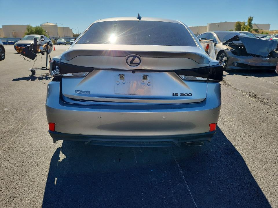 56862526 :رقم المزاد ، JTHBA1D22J5081206 vin ، 2018 Lexus Is مزاد بيع